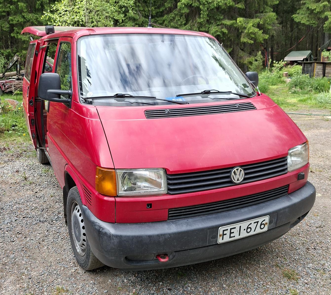 Volkswagen Transporter edestä